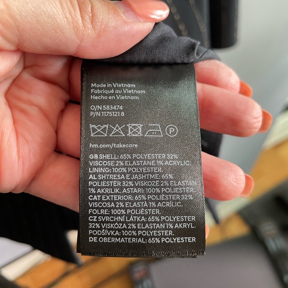 Women’s Black Blazer - H&M - Size Small - Picture 3 of 4